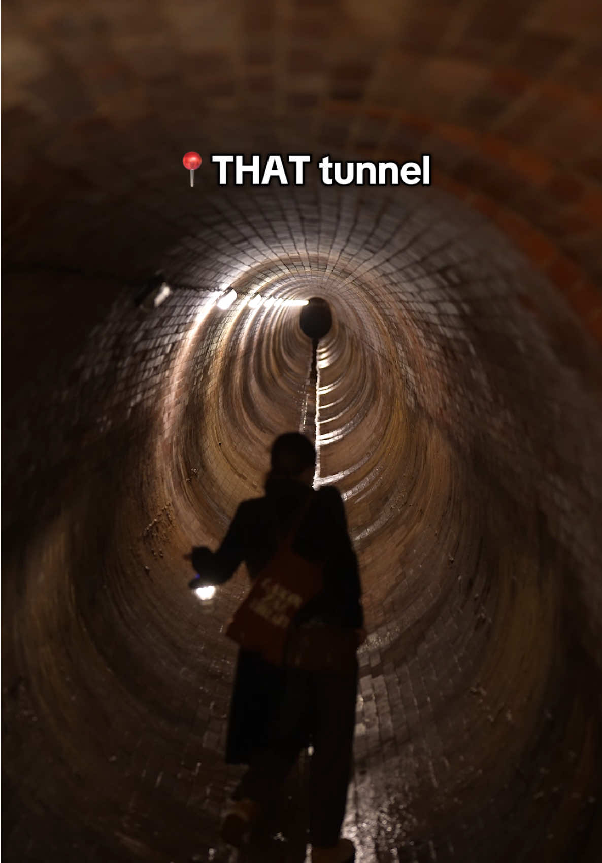 Couldn’t make it to where Louis *invited Armand upstairs* because Netflix was shooting the Age of Innocence on exactly the same street 🙃 #iwtv #iwtvmeme #lestat #vampirearmand #loustat 