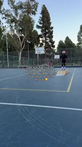 I just love herrr and her confidence 🥰 She also has the most supportive instructors that make it that much easier for her  #rollerskating #skating #rollerskatingkid 