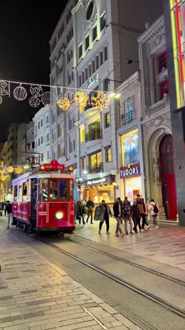 🇬🇧 Good evening, İstiklal Street, İstanbul! The heartbeat of the city comes alive as the lights shine and the crowd flows.✨ Like, comment your favorite spot, save for your next walk and share with friends! 💫 🇹🇷 İyi akşamlar İstiklal Caddesi, İstanbul! Şehrin kalbi burada atıyor, ışıklar yanıyor, hayat akıyor.✨ Beğenmeyi, yorum yapmayı, kaydetmeyi ve paylaşmayı unutma! 💫 🇪🇸 ¡Buenas noches, Calle İstiklal, Estambul! El corazón de la ciudad late entre luces y gente.✨ ¡Dale like, comenta, guarda y comparte con tus amigos! 💫 🇫🇷 Bonsoir, Rue İstiklal, Istanbul ! Le cœur de la ville bat ici, entre lumières et visages.✨ Like, commente, enregistre et partage ! 💫 🇷🇺 Добрый вечер, улица Истикляль, Стамбул! Сердце города бьётся здесь — в огнях и в толпе.✨ Поставь лайк, напиши комментарий, сохрани и поделись! 💫 🇸🇦 مساء الخير شارع الاستقلال، إسطنبول! نبض المدينة هنا بين الأضواء والناس ✨ اضغط إعجاب، علّق، احفظ وشارك مع أصدقائك 💫