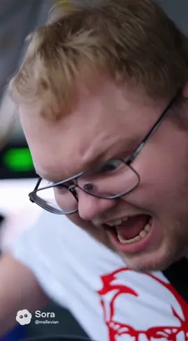 Тоха орет на бабушку #t2xx2 #sora 