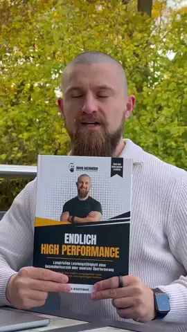 Langfristig leistungsfähig statt dauerhaft ausgebrannt. ⚡️ Auf rund 100 Seiten erfährst du, wie du deine Energie zurückgewinnst, mentale Überforderung vermeidest und endlich wieder mit Klarheit und Leichtigkeit durchs Leben gehst. Denn echte Stärke bedeutet nicht, alles zu geben – sondern zu wissen, wie du dauerhaft in deiner Kraft bleibst. Das Buch ist kostenlos – klick einfach auf den Link rund um dieses Video. #energie #gesundheit #leistung #MentalHealth #bewusstsein #selbstführung #balance