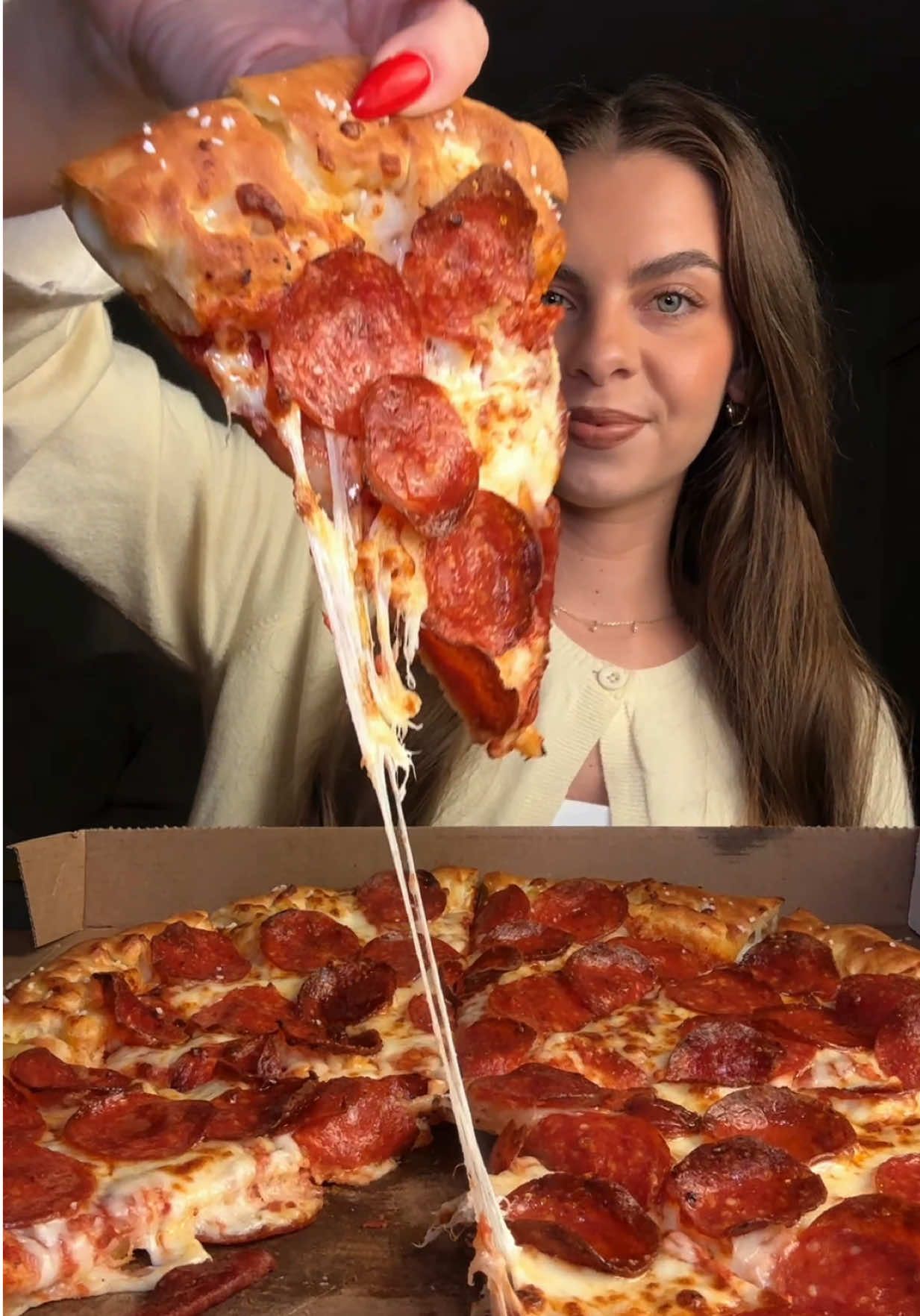 DROP YOUR GO-TO ORDER FROM LITTLE CAESARS IN THE COMMENTS 👇🏼🍕 #satisfying #pizzamukbang #crunchy #foodasmr #eating 