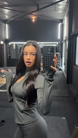 my fave set from @YO-GAYA , sign up for early access for the Black Friday sale🖤