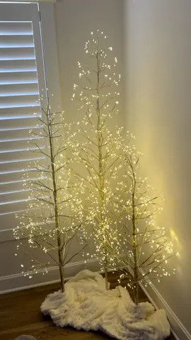 All it took was a few tees and some glow!😍💫 #holidays #decor #christmasdecor #christmas 🔗 in bio!😊