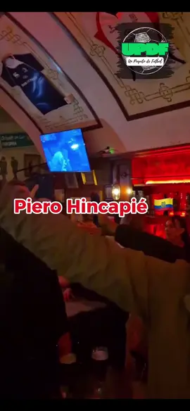 Piero ya tiene su cántico!! Los hinchas del #Arsenal ya corean el cántico (“chant” como dicen los ingleses) que le dedican al ecuatoriano luego de sus primeras actuaciones con los gunners #Hincapie #PremierLeague #Ecuador #ChampionsLeague
