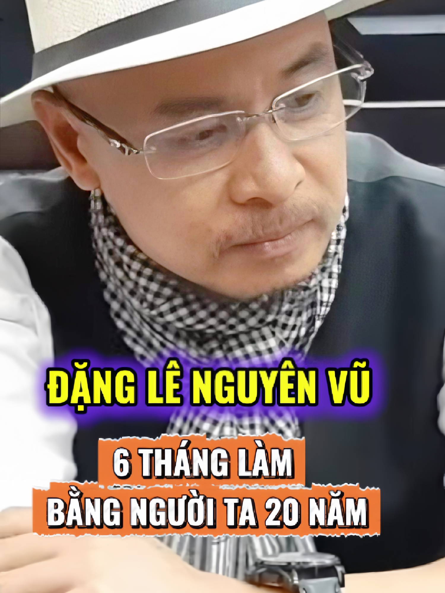 NGHĨ GIÀU VÀ LÀM GIÀU. “Không Có Tiền – Hãy Dùng Trí. Không Có Trí – Hãy Dùng Mồ Hôi.” Thành công bắt đầu từ ý chí, không phải vốn liếng. Đặng Lê Nguyên Vũ từng nói: “Mình không có tiền thì phải có trí. Không có trí thì phải đổ mồ hôi, sức lao động. Những thứ đó là điểm tựa cho mình.” Thế hệ trẻ ngày nay khởi nghiệp không bắt đầu từ con số 0, vì bạn đang có môi trường, kiến thức và cơ hội nhiều hơn bao giờ hết. Ngày xưa, ông bắt đầu từ con số âm, nhưng vẫn làm nên đế chế cà phê vươn tầm thế giới. Vấn đề không phải là bạn có bao nhiêu, mà là bạn dám bắt đầu hay không. “Không ai nghèo vì thiếu tiền – chỉ nghèo khi thiếu ý chí.” #BookTok #books  #sachhay #sach  #60strithuc  #nghigiaulamgiau #danglenguyenvu #napoleon #TuDuyTichCuc #learontiktok