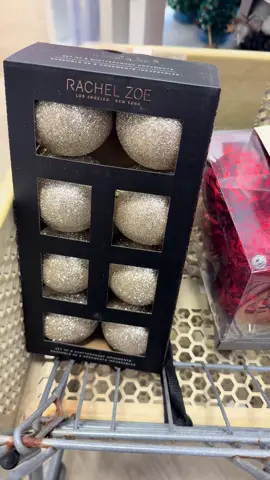 It’s the most wonderful time of the year.. almost!! #christmasdecor #christiansiriano #rachelzoe #marthastewart 