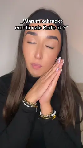 Reife zeigt dir nicht, wie du andere beeindruckst, sondern wie du dich selbst aushältst. Viele rennen, sobald’s ruhig wird, weil sie Stille mit Desinteresse verwechseln. Aber wer Reife will, muss aushalten, gesehen zu werden. #psychologie #dating #mindset