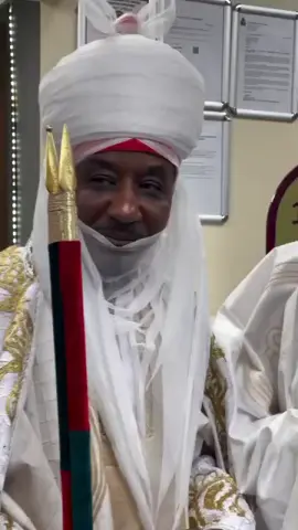 Mai Martaba Khalifa Muhammad Sanusi II, Sarkin Kano tare da Zababben Gwamnan Jihar Kano Alhaji Abba Kabir Yusuf, a wajen bude Signature Bank a Kano yau Talata 4th November, 2025.