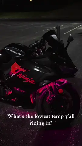 I feel like I’m tapping out at 40😭 when four layers still have you shivering on the highway it’s bad #bikergirl #coldweather #ridingseason #kawasaki #ninja400 