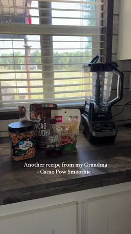 She used to serve this at a health & wellness place she owned a longgg time ago ((:  #smoothie #healthy #cacaosmoothie #healthandwellness #dates 