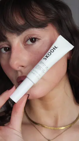 If there was a product you didn’t know you needed… it’s this one ✨ Skincare for your lashes + brows that fits seamlessly into your daily skincare + makeup routine. LIPOBIOTIN™ Time-Release Delivery drives actives deep into the hair follicle for maximum impact + helps reduce breakage for lasting fullness. Lightweight, fast-absorbing, and non-irritating - perfect for everyday use (even under mascara). Prostaglandin-Free. Ophthalmologist-Tested. Contact lens friendly. 🤍   #lashgrowth #SkincareForYourLashes #skoon #skoonskincare #eyebrowserum  