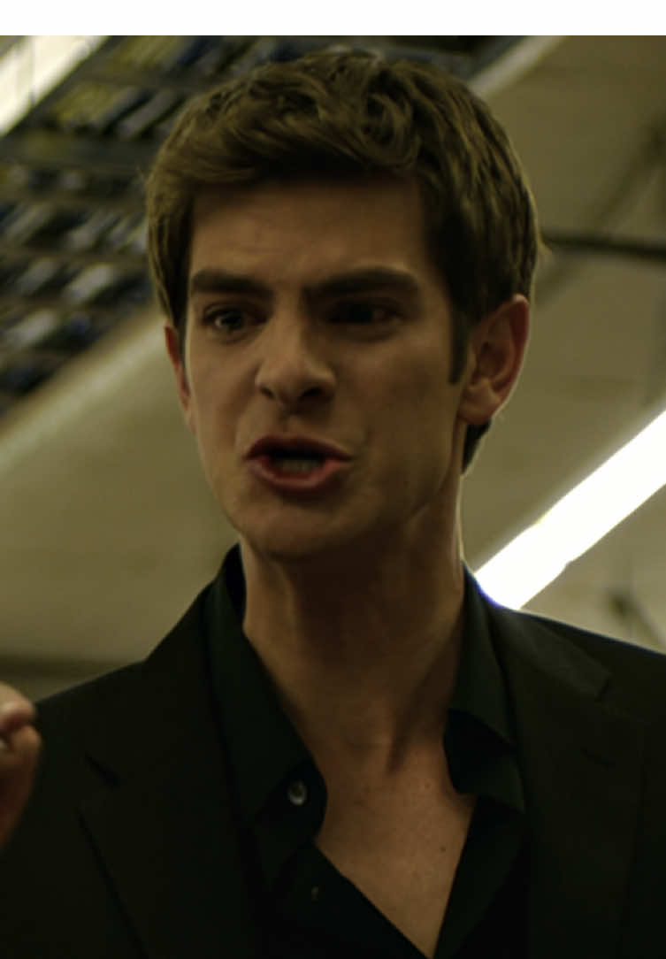 Andrew Garfield spent more than five hours filming this scene, smashing more than 25 laptops until David Fincher got the perfect take. 💻 🎥: The Social Network (2010)  #thesocialnetwork #socialnetwork #andrewgarfield #film #movies 