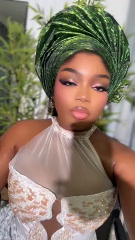 Love love love this look😂💕@MODEBYOYIN🪡 you finish work 😍#สโลว์สมูทสปีดสโลว์ #สปีดสโลว์ #viraltiktok #viral 