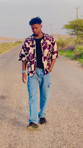 Waxad doontan idhaha ama sad jeceshihiin wax uqaata kaliya qabiilada somali oo dhan aniga ixtiram iyo sharaf bay iga mudan yihiin marban sir may markale dhici mayso waa saan go.an uga qaatey 🙏❤️#somalitiktok #ibrahimothman #somalia #fypシ゚viral #somali 