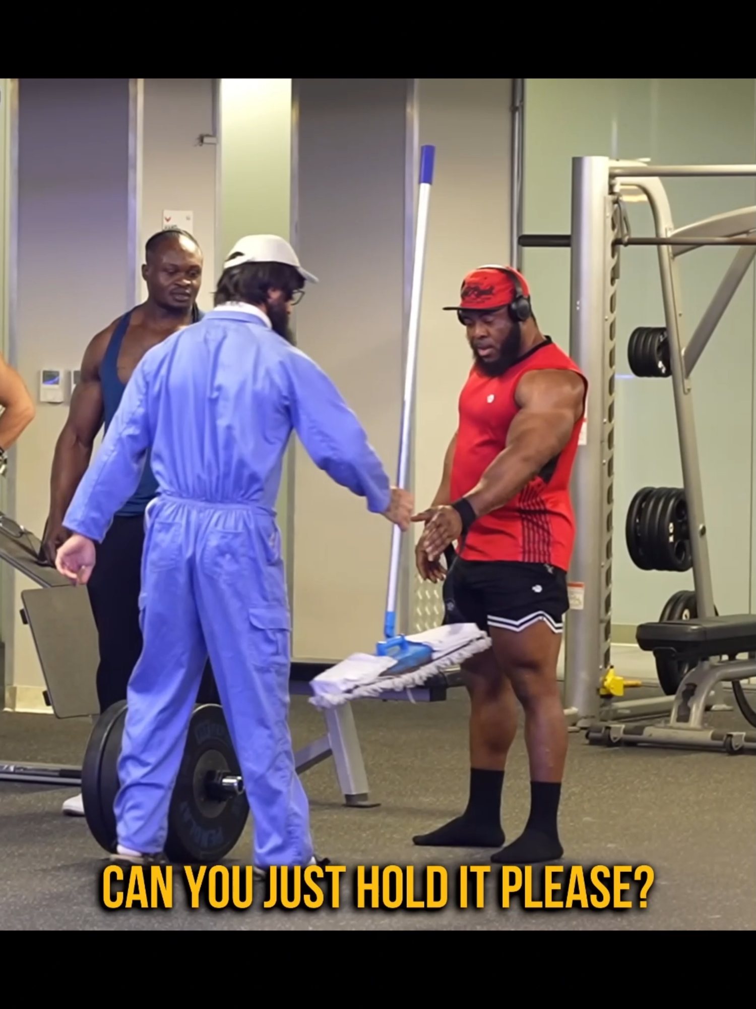 Качки ОФИГЕЛИ от УБОРЩИКА 🤯 #анатолий #пранк #владимиршмонденко #anatoly #pranks #gymprank #funny #Fitness #gym #vladimirshmondenko #motivation