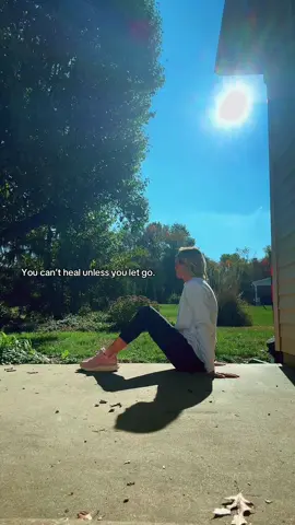 Holding on to what hurt you only keeps the pain alive. Let it go, release it to God, and allow yourself to heal. Peace isn’t found in holding grudges — it’s found in surrendering, trusting, and letting your heart be restored. You deserve joy, rest, and true healing 🤍🕊️ #christiantiktok #jesus #God #Christian #christianity 