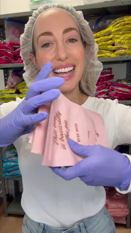 The sweetest Thanksgiving gift 🥧🍫🍬 #rubybond #candy #chocolate #sweets #applepie #fallvibes #fallaesthetic #thanksgivingdinner 