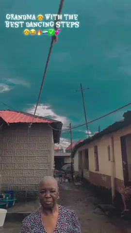 Grandma 👵 with the best dancing 💃 steps 😂🔥👵🇸🇱✅#fypp 