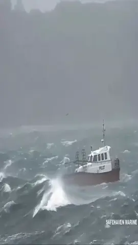 #هو_الذي_يسيركم_في_البر_والبحر  #ايات_بينات_من_القران_الكريم  #امواج_البحر #المحيط #البحر 