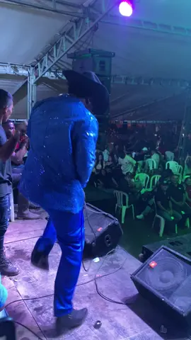 Tumbo esa tarima 🤣🤣🙏🏾🎤