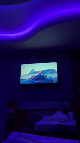 Vídeo pra fingir está deitado no quarto com alguém e fazer ciúmes #casal #amor #foryou #foryoupage #fyp 