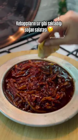 biber salçası,susmak,nar ekşisi, limon,zeytinyağı ve pul biberle iyice ogusturun