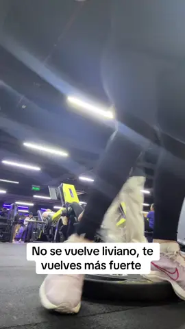 Dale hasta bajo….#quito_ecuador🇪🇨 #smarfit #gym #entrebamientoduro🔥 #linda 