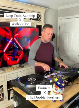 Let’s try this again. Eminem is flowing hard over The Doobie Brothers #mashup of #70s X #2000s Hopefully it stays @Sunshineonmyshoulders 