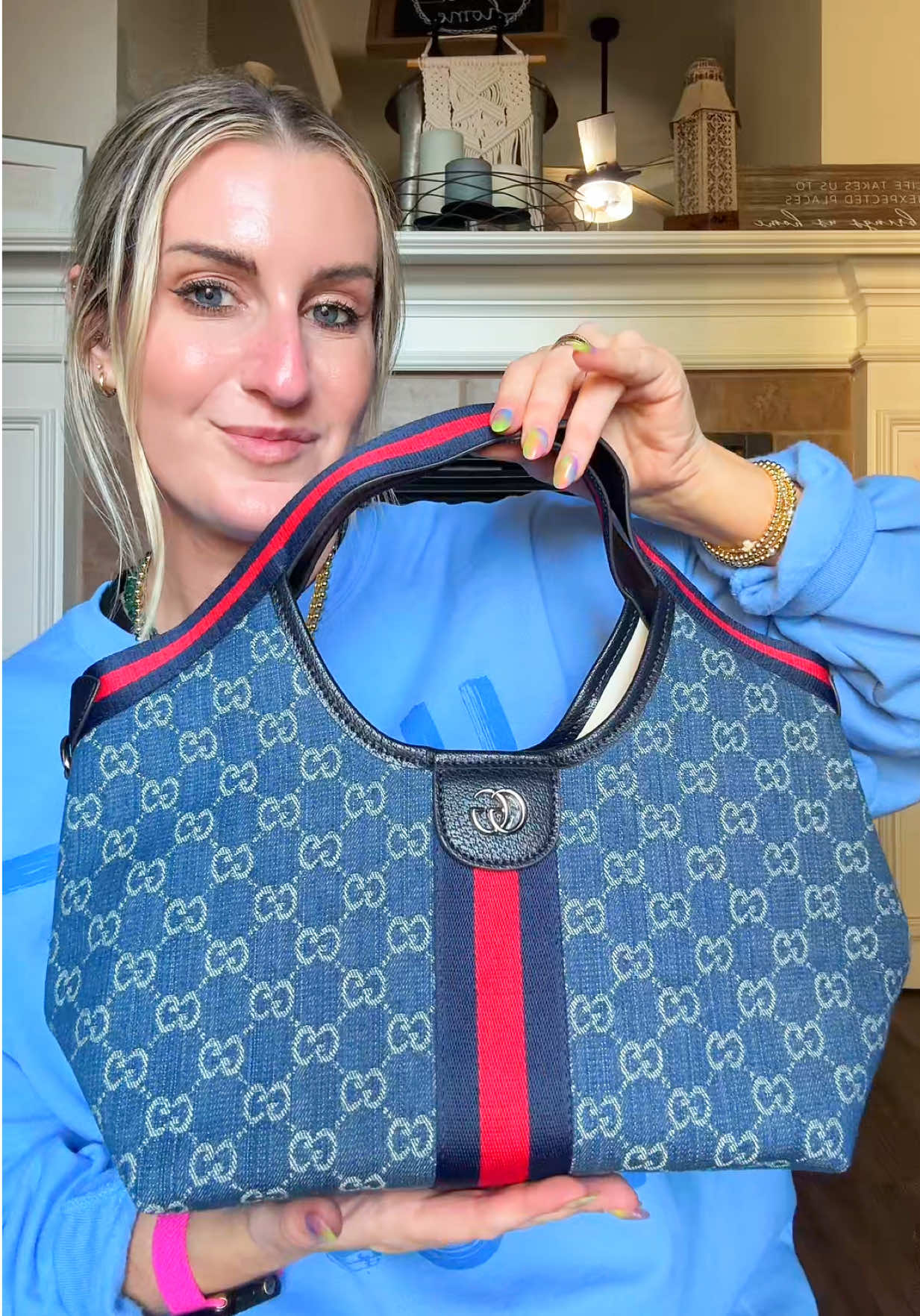 Such a fun little tote! #affordableluxury #luxuryhandbagreview #handbagreview #totebag #bougieonabudget 