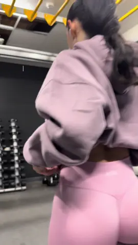 4 exercises to grow your 🎂@AYBL Black Friday sale starts on Monday 10/11! Use c0de “STEF” for up to 70% off #gluteworkout #glutegains #begginerworkout #glutegrowth #gymgirl 