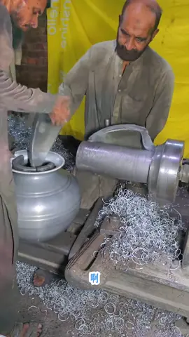 Foreign insights: Hand molding of aluminum cans#Craftsmanshipspirit 