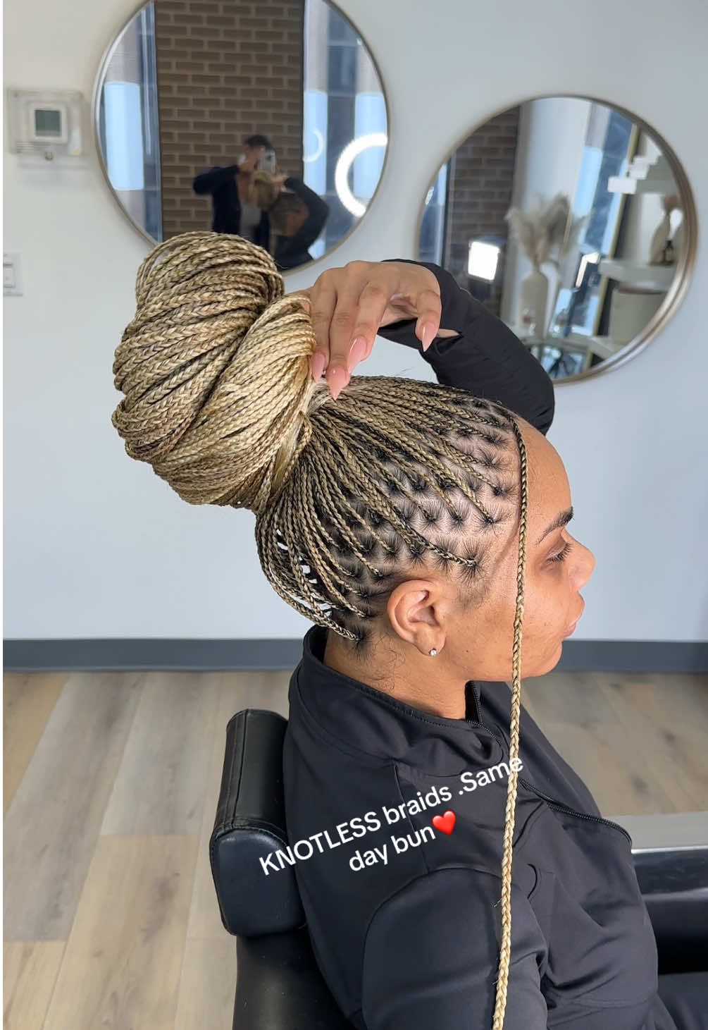 From Knotless braids to same day bun❤️. Love the versatility 😍. Visit the link in our bio for booking and pricing . • • • #protectivestyles #braidstyles #knotlessbraids #bohobraids #houstonbraider 