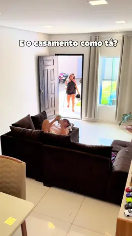 Querendo o celular 😳 #memestiktok #casal #relacionamento #mulheres 