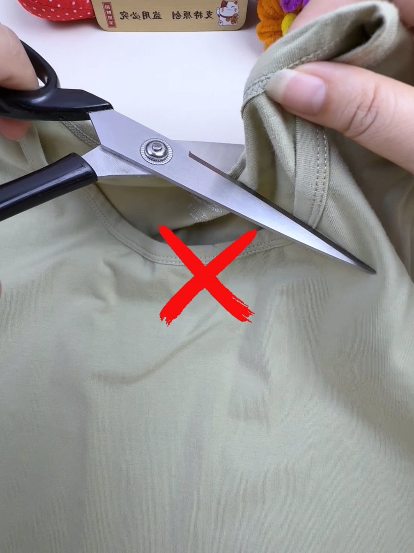 How to Adjust Collars Without Scissors #sewingtutorial #sewing #collar #LifeHack #repair 