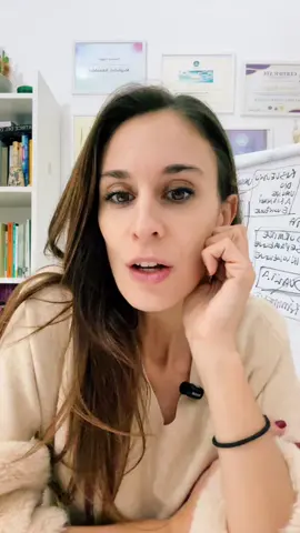 Cosa vuol dire sentire fischiare l’orecchio?💫 Il sistema nervoso che chiede spazio, la nostra energia che cambia frequenza, la mente che sta elaborando più di quanto crediamo, o un momento di maggiore sensibilità percettiva. Non è qualcosa da temere, ma da osservare con presenza. Ascolta. Respira. Rientra. Il corpo parla sempre prima della mente. #energia #ascolto #intuizione #corpoemozioni #vibrazione