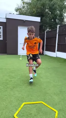 Le prodige de 12 ans qui fait trembler le monde du football #football #foodtiktok #soccertiktok  @Accros au football 