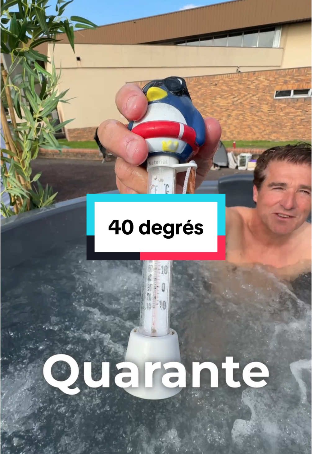 40 degrés dans le bain. 0 problème dans la vie. 🔥 #lebainmanchois #bainnordique #40degrés #detente #normandie #spaexterieur #viedubain #sansproblème 