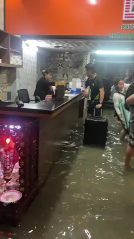 Ở giữa trung tâm Quận 1... 😆 #tphcm #saigon #vemientay 