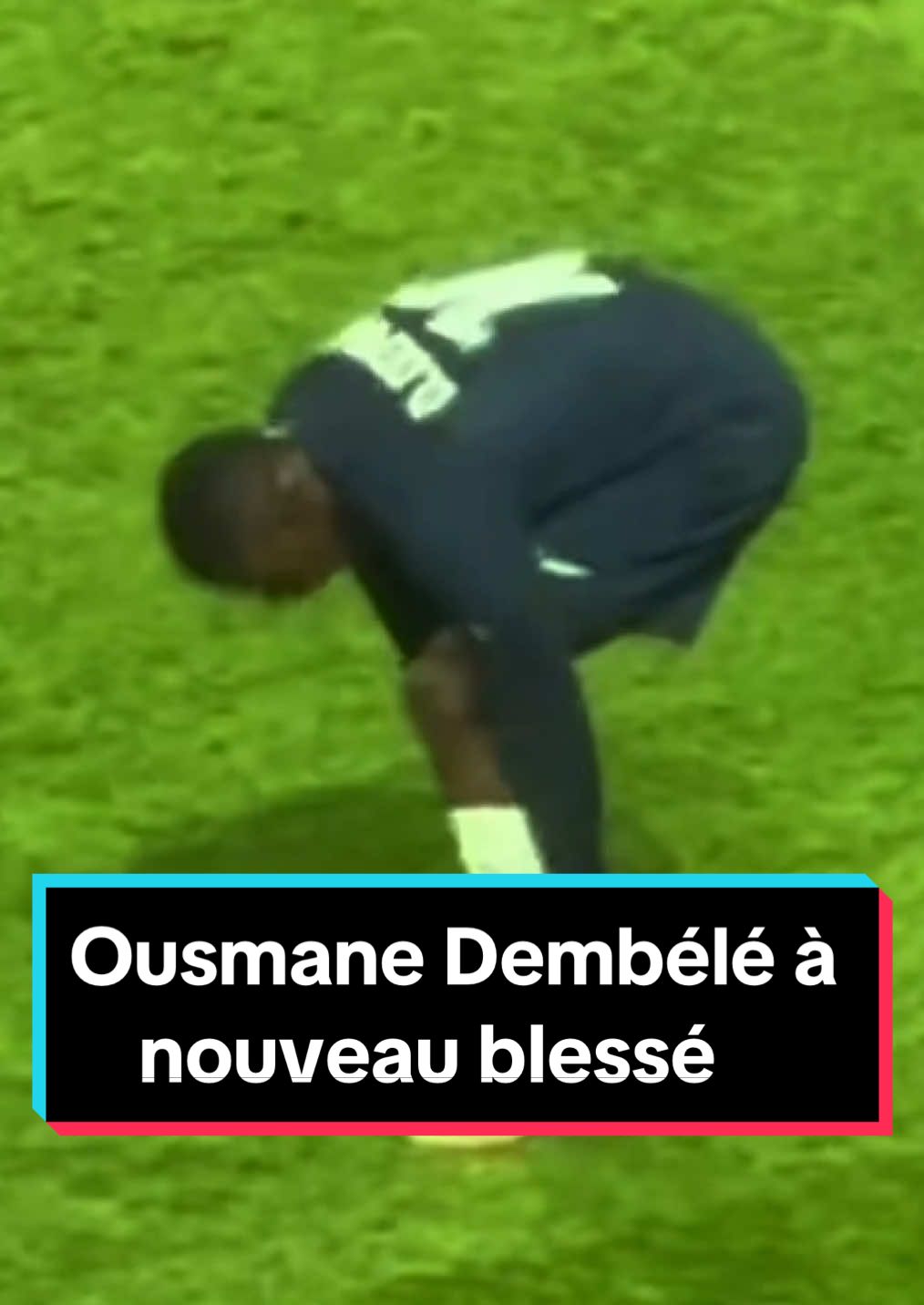 Ousmane Dembélé semble s’être de nouveau blessé lors de son égalisation avortée. Il est remplacé par Lee Kang In. #OusmaneDembele #PSGBayern #Liguedeschampions #Blessure #Pourtoi