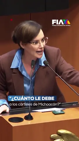🎥🔥 “¿Lloras por Medio Oriente mientras aquí asesinan alcaldes?” Así le gritó la senadora Lilly Téllez a Gerardo Fernández Noroña en plena sesión. Lo llamó “imbécil” e “idiota” por no alzar la voz ante el asesinato de Carlos Manzo, alcalde de Uruapan. “¿Cuánto le debe a los cárteles de Michoacán?”, soltó Téllez mientras el Senado pedía orden. El reclamo se da en medio de una ola de violencia política que ya ha cobrado más de 100 vidas en 2025. El nombre de Carlos Manzo sigue resonando… incluso en los gritos del Congreso. ¿Tú qué opinas? #FIA #Política #CarlosManzo #AztecaNoticias