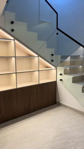 ديكور درج#تصميم_داخلي #تفاصيل_فخمة #interiordesign 