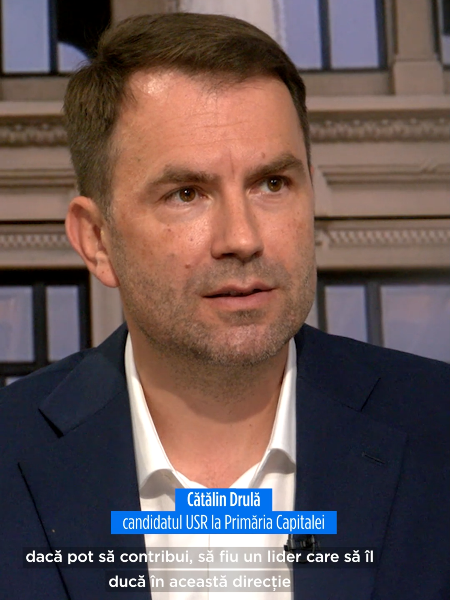 „Infrastructură, înainte de panseluțe!”   Candidatul USR la Primăria Capitalei, Cătălin Drulă, a declarat la Euronews România că prioritățile administrației orașului trebuie reașezate, iar investițiile în infrastructură trebuie să primeze în fața proiectelor de imagine.   Drulă consideră că orașul are nevoie de o viziune comună și de o reformă care să pună accent pe siguranță, transport și termoficare, nu pe cheltuieli extravagante.   „Bucureștiul e al bucureștenilor și eu aș vrea doar să fiu un lider care să îl ducă în această direcție a unui oraș gândit unitar.”   Interviul integral pe euronews.ro și Youtube. #catalindrula #primariacapitalei #stiri #euronewsromania #usr