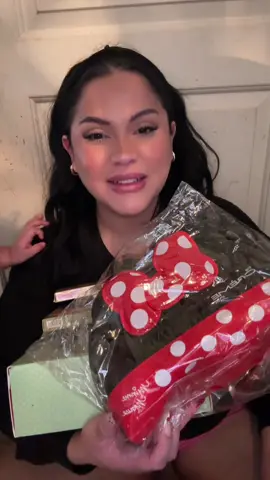 Giveaway open to US only. Like, comment by tagging a bestie, repost and save. Winner selected at random. Today is Nov. 4th giveaway closed Friday Nov. 7th 