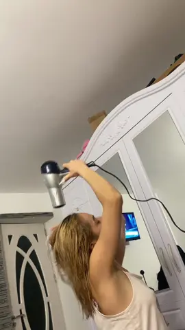 A dat dumnezeu sa se mai spele si ea 😂