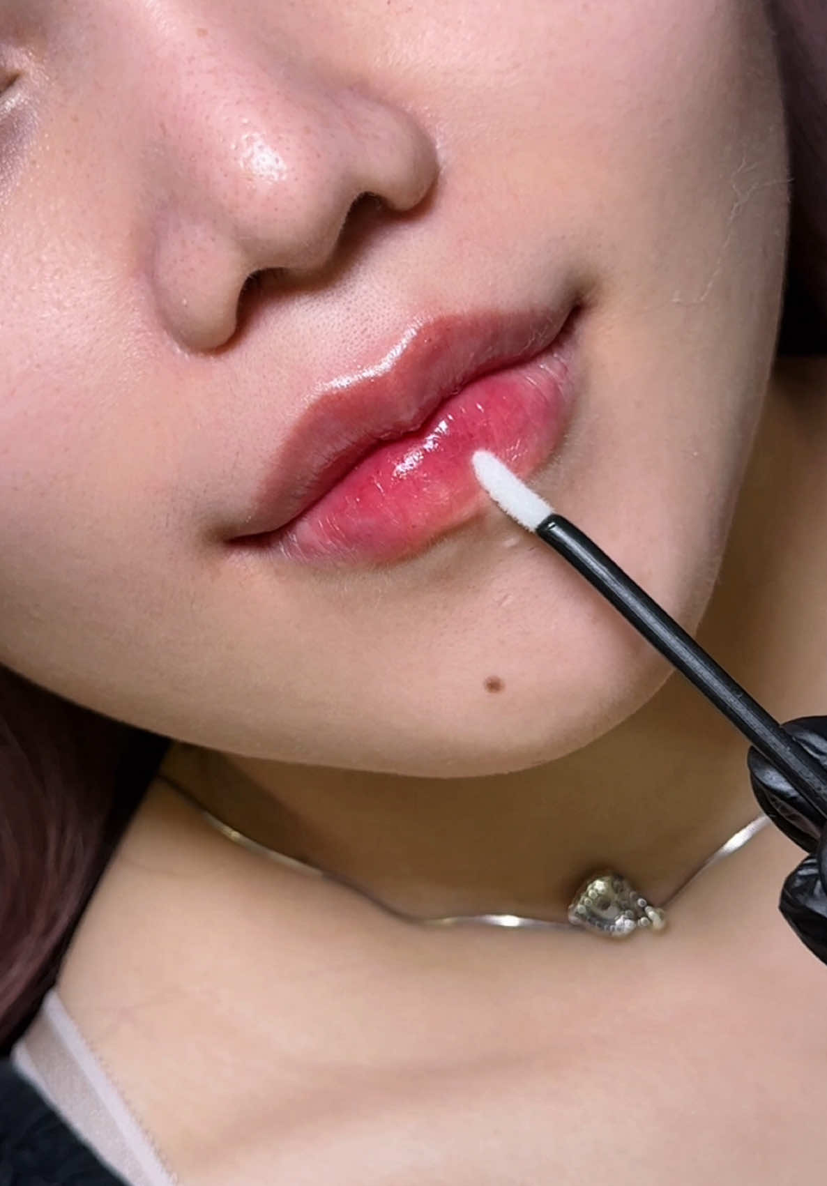 Em vừa dịu vừa keo 💋 Môi này được mấy điểm nè? Bình luận giúp em với! 💬  #moixinh 