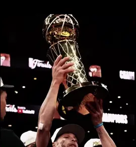 وَمَا الحَيَاةُ سِوَى حُلْمٍ أَلَمَّ بِنَا قَدْ مَرَّ كَالْحُلْمِ سَاعَاتِي وَأَيَّامِي هَلْ عِشْتُ حَقّاً؟ يَكَادُ الشَّكُّ يَغْلِبُنِي أَمْ كَانَ مَا عِشْتُهُ أَضْغَاثَ أَحْلَامِ فِي مِثْلِ غَمْضَةِ عَيْنٍ وَانْتِبَاهَتِهَا قَدْ أَصْبَحَ الطِّفْلُ شَيْخاً أَبْيَضَ الْهَامِ#stephcurry #curry #stephencurry #viral #fyp 