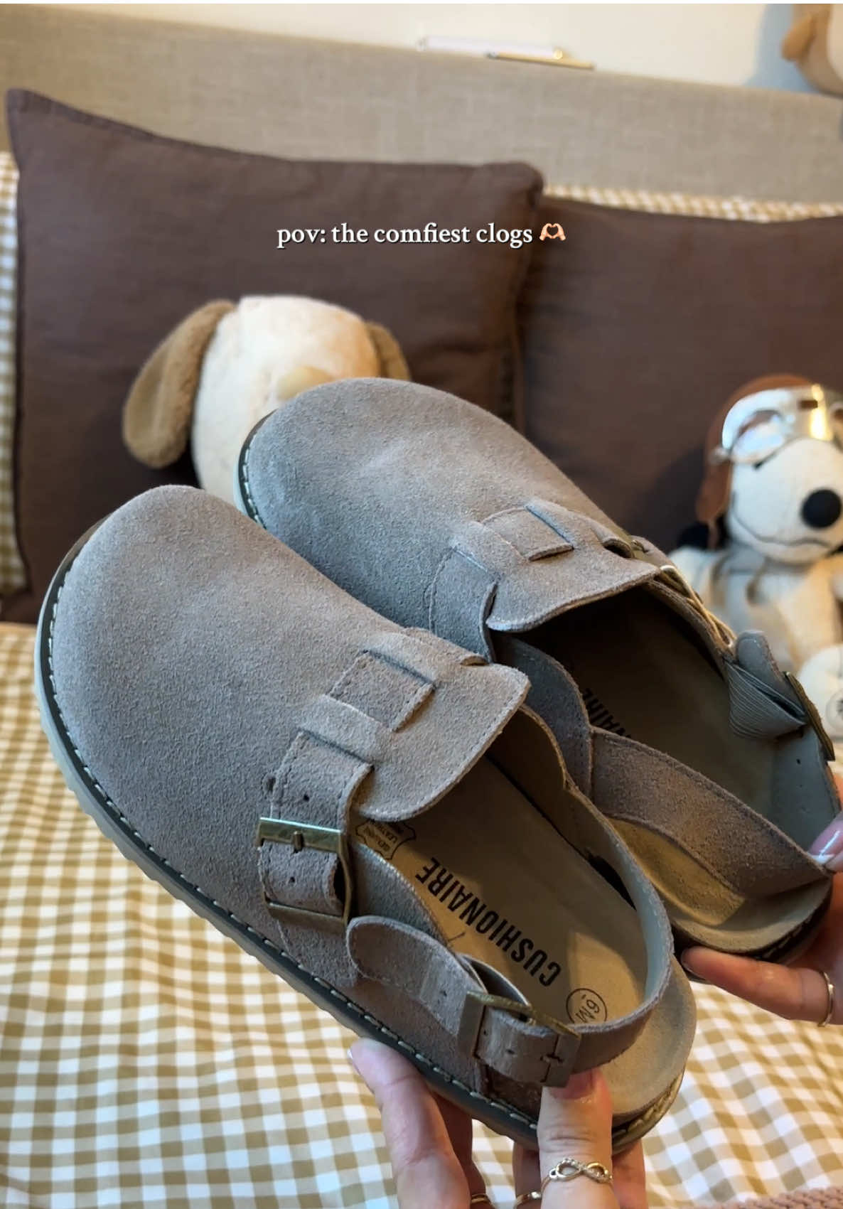 So comfy 🤎 #cushionaire #clogs #fyp #ttshop #comfyshoes 