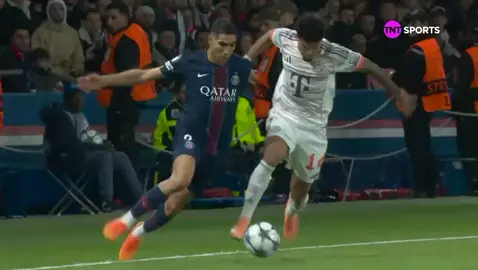 Luis Díaz deu uma entrada dura por trás em Hakimi e foi expulso! 🟥 O lateral do PSG sofreu uma torção no tornozelo.#psg #seguidores❤ #olympiacos #spain @MENINO BOY 