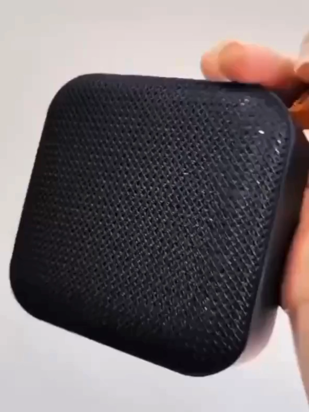 Caixa de Som Bluetooth Portátil Mini – Som Potente, Rádio FM e Design Compacto Acesse o link: https://s.shopee.com.br/6KwMpnhgaj ou acesse o link e conheça a loja https://shpe.site/vitrinerafaella?share_channel_code=1 e digite o código P028 #eletrônicos #tecnologia #inovaçãodigital #conectividade #modernidade #tecnologiaemcasa #automaçãoresidencial #áudiodequalidade #sompotente  #altaperformance